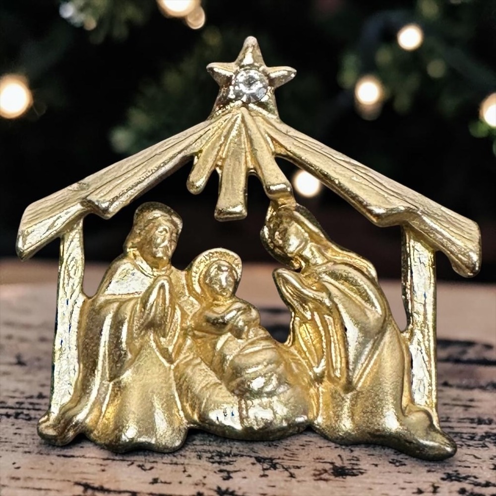 Vintage Nativity Scene Christmas‎ Lapel Pin Gold Tone Manger Religious